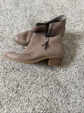 Steve Madden Taupe Brown Leather Ankle Booties with Block Heel